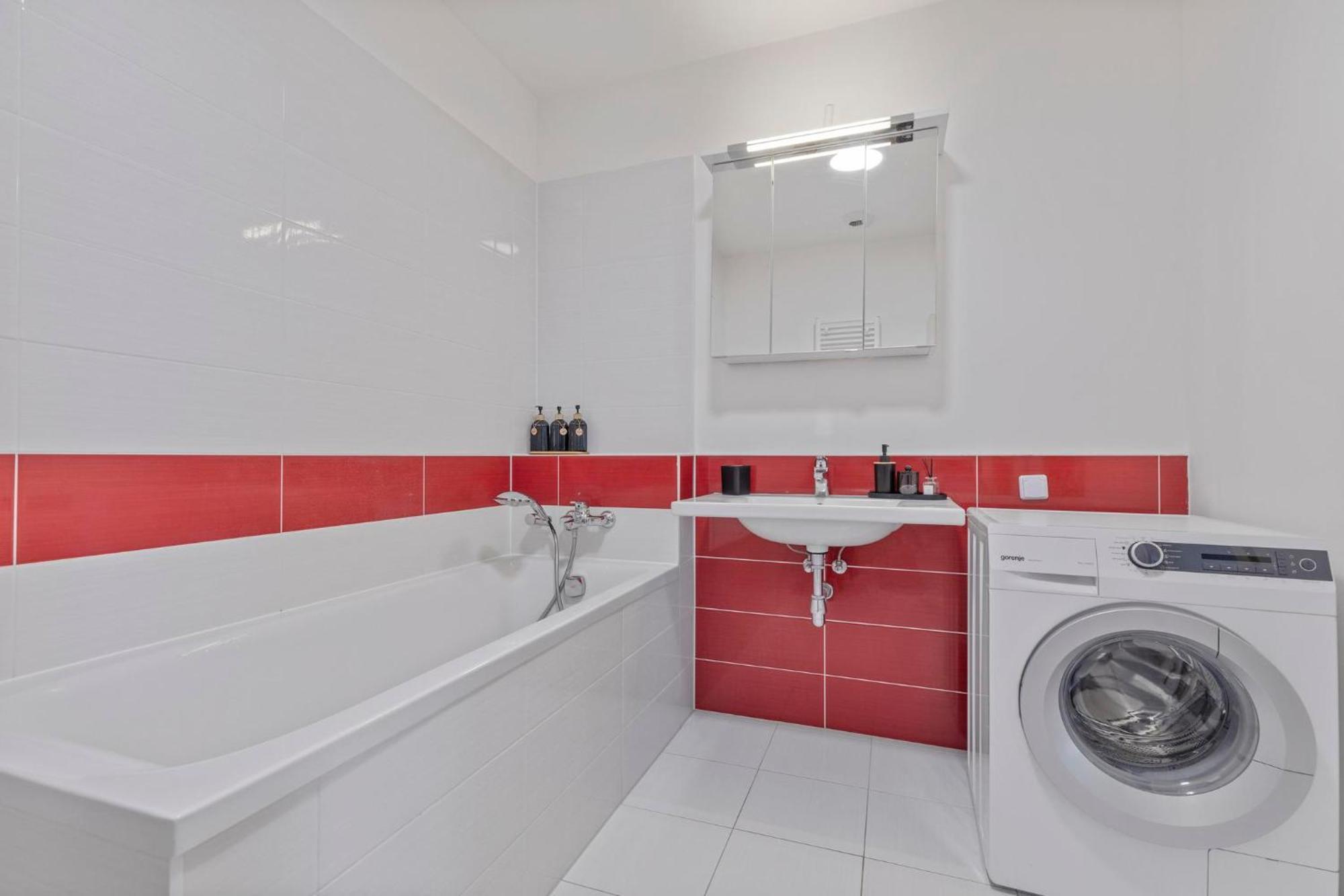 Panorama City Apartment In Downtown Area With Free Parking And Castle View Братислава Экстерьер фото