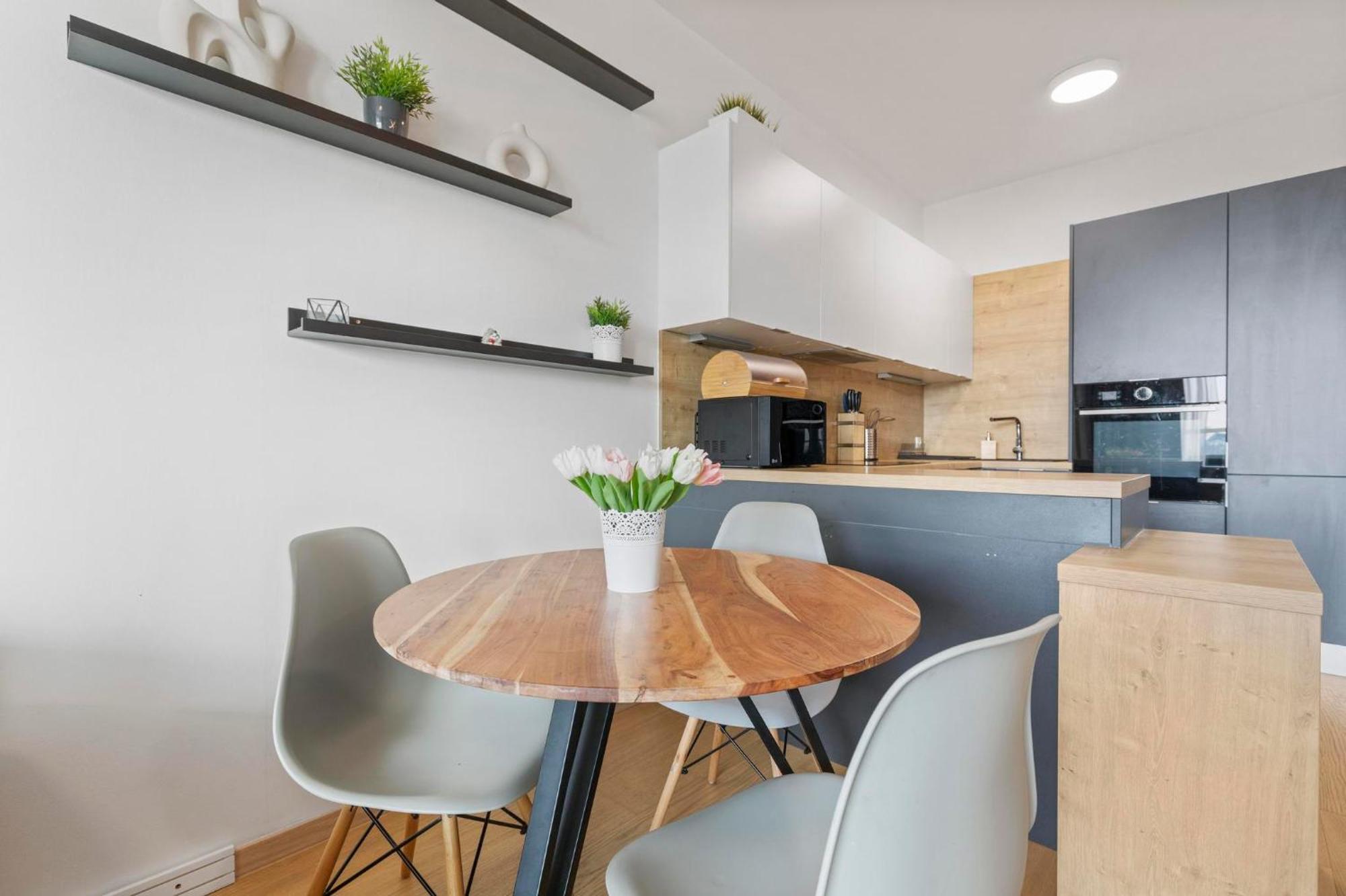 Panorama City Apartment In Downtown Area With Free Parking And Castle View Братислава Экстерьер фото